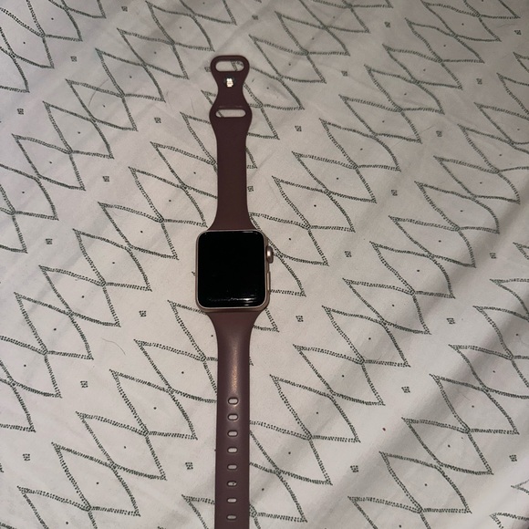 Apple Watch Series 3 w/ Cellular | Rose Gold | 38mm - Picture 2 of 4